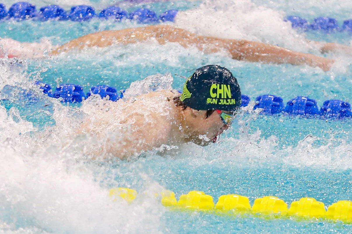 澳大利亚选手表现抢眼,赢得游泳比赛冠军 澳大利亚选手表现抢眼,赢得游泳比赛冠军