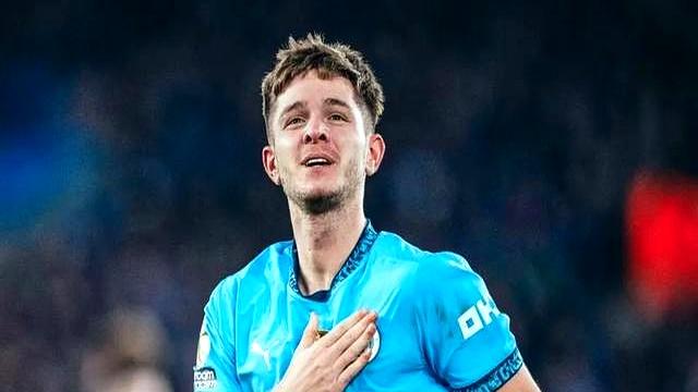 青年才俊成为球队亮点,表现受到瞩目 青年才俊成为球队亮点,表现受到瞩目