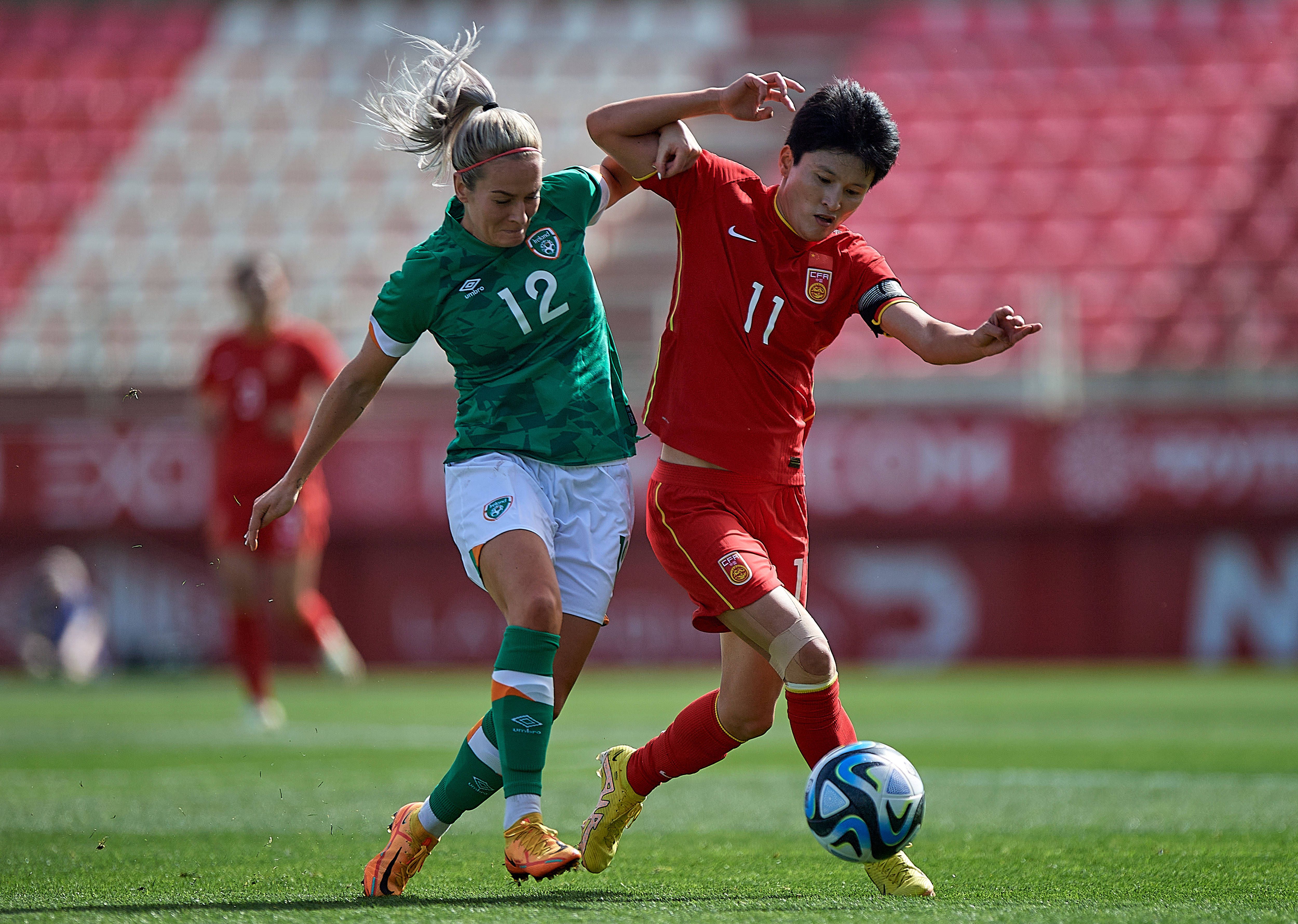 PG中国登录入口-包含体育运动：女足比赛选手齐聚一堂的词条