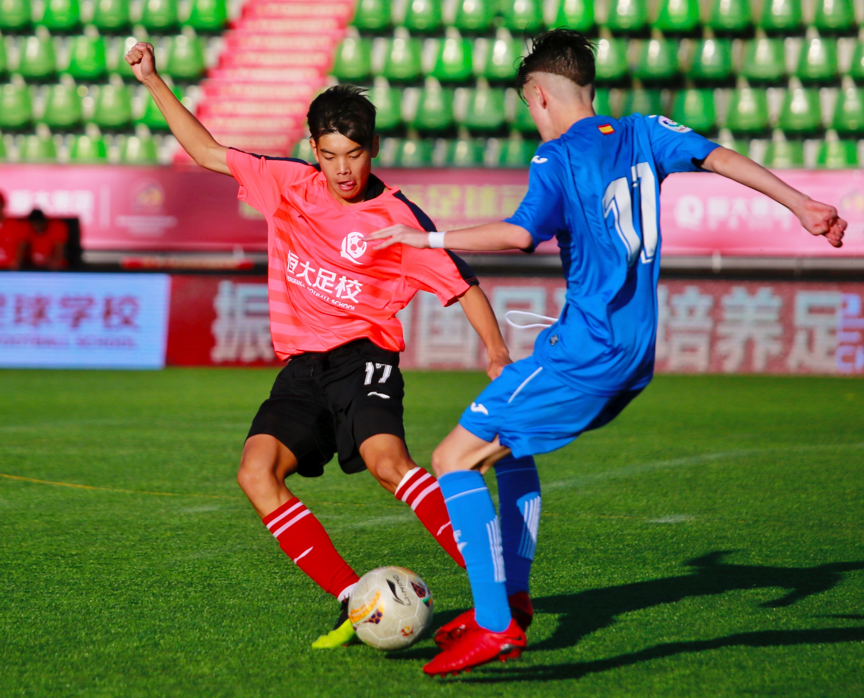 PG电子官网入口-足球巅峰赛事闪亮登场战绩彰显实力风采的简单介绍