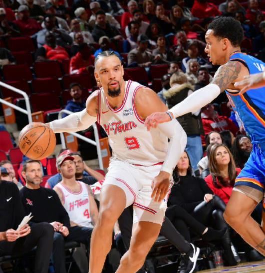 火箭队长受伤缺阵,球队备受冲击 火箭队长受伤缺阵,球队备受冲击