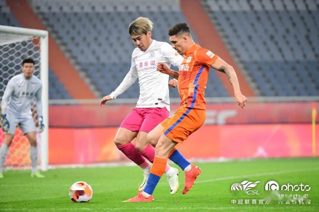 裁判判罚引发热议,比赛走势扑朔迷离的简单介绍 裁判判罚引发热议,比赛走势扑朔迷离的简单介绍