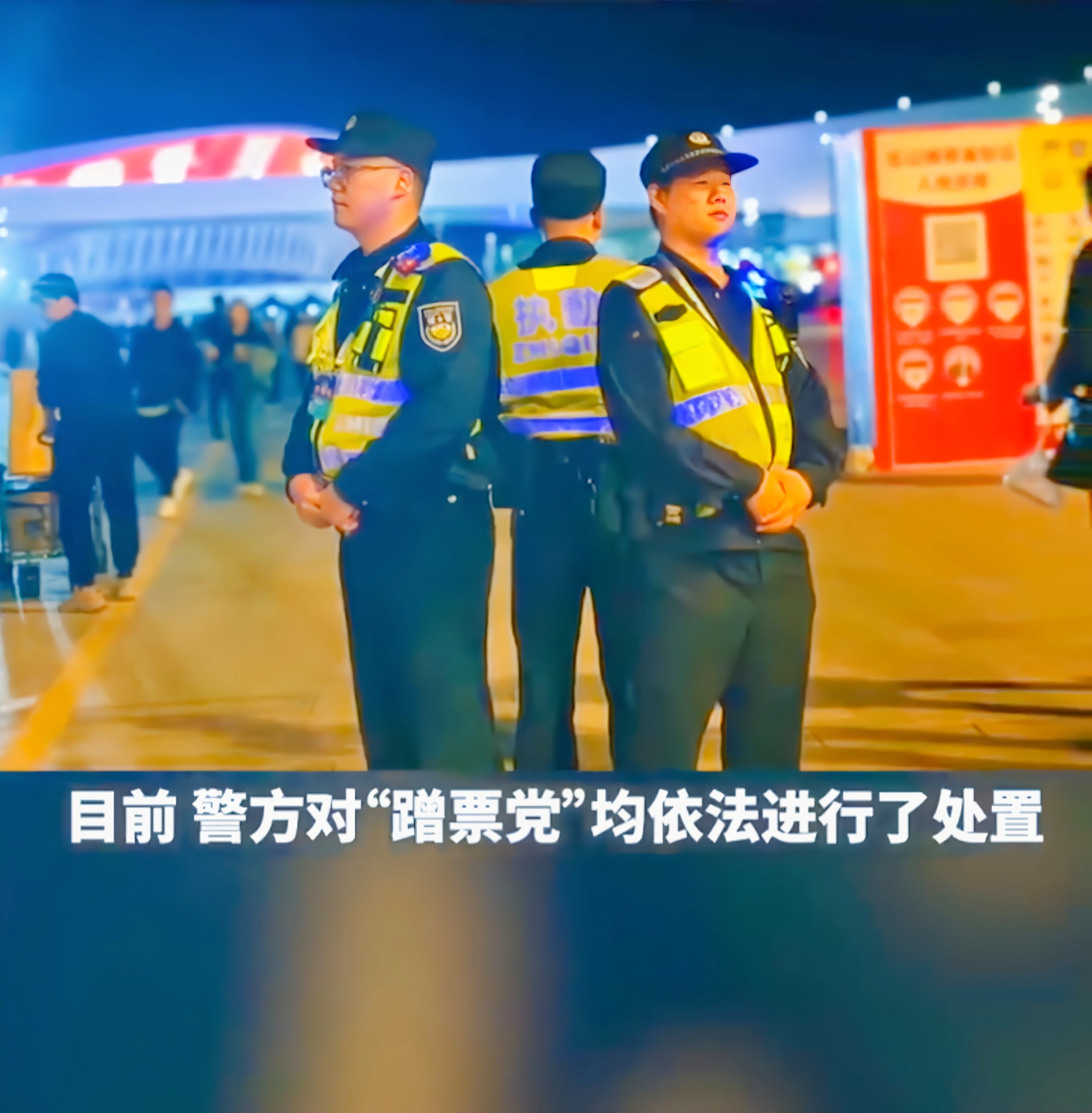 场上纷争不断,裁判组出手维持秩序 场上纷争不断,裁判组出手维持秩序