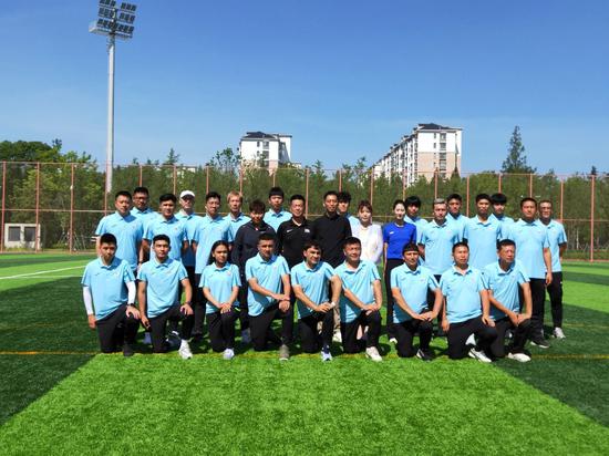 PG电子线上登入-足球职业培训班开班，学员积极参与训练备战