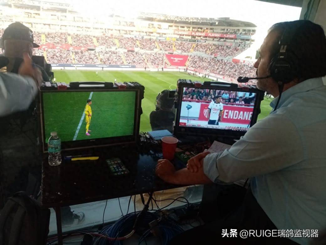 PG电子官方-球场上的对决如烈火般激烈，唤起了球迷的热血