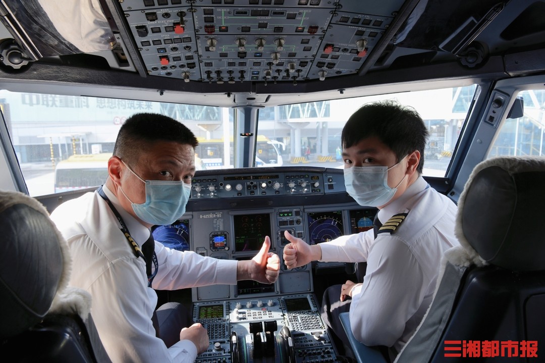 斯洛伐克队集体出征:同舟共济步步为营 斯洛伐克队集体出征:同舟共济步步为营