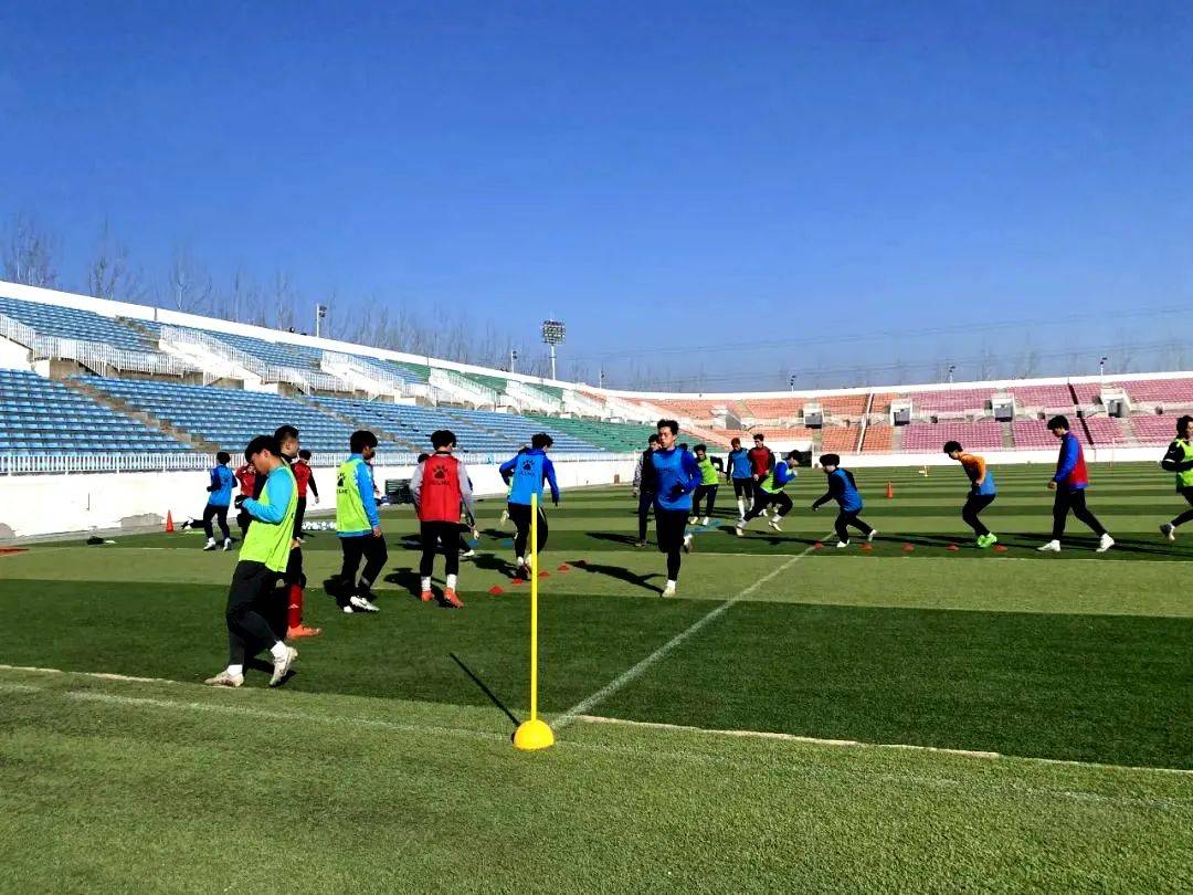 冠军杯赛季后赛火热开启,竞技水平提高引爆球迷热情 冠军杯赛季后赛火热开启,竞技水平提高引爆球迷热情