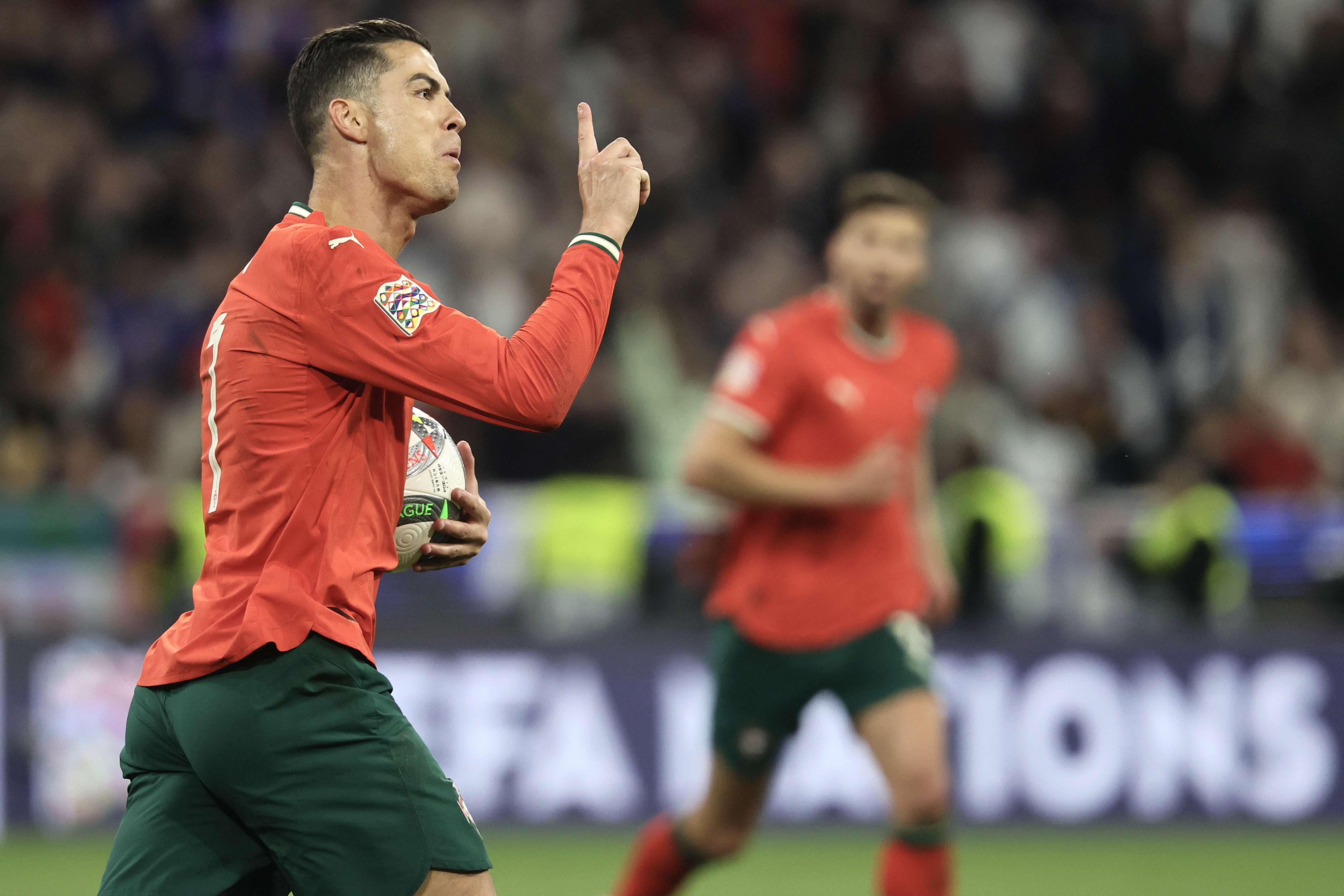 PG电子线上登入-葡萄牙球员光芒耀眼，领军扬威