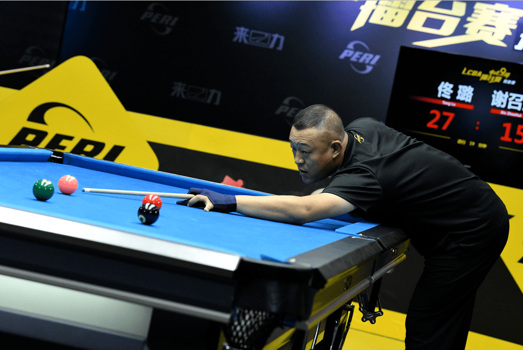 激烈比拼,双方实力均衡,胜负难分 激烈比拼,双方实力均衡,胜负难分