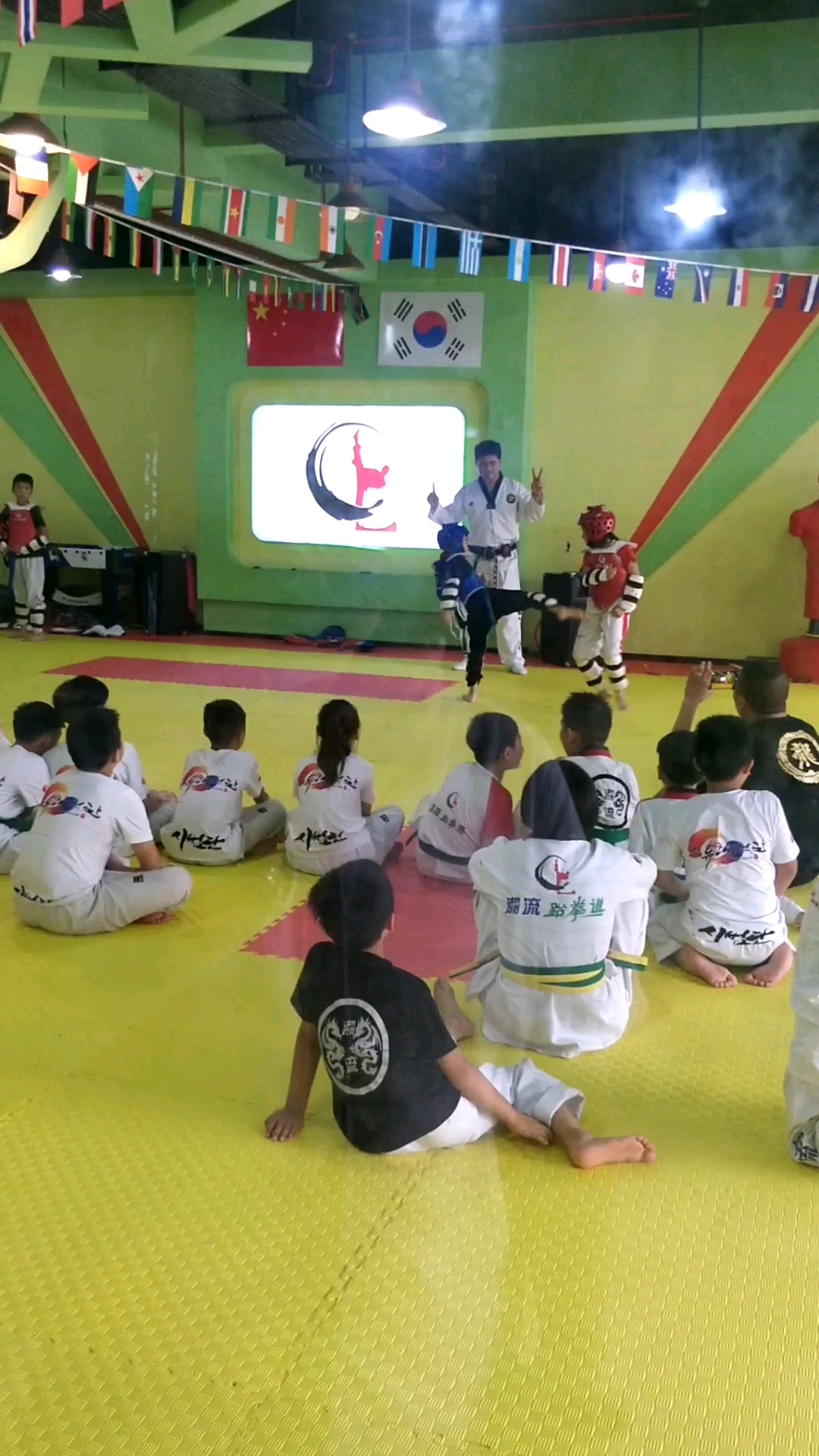 激烈对抗背后的团队拼搏,坚韧不拔!的简单介绍 激烈对抗背后的团队拼搏,坚韧不拔!的简单介绍