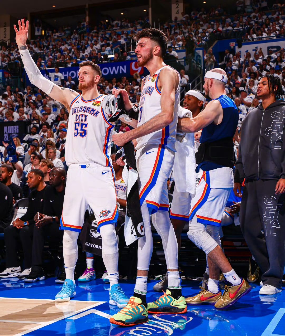 PG中国登录入口-美国篮球季后赛激战，各队士气高涨的简单介绍