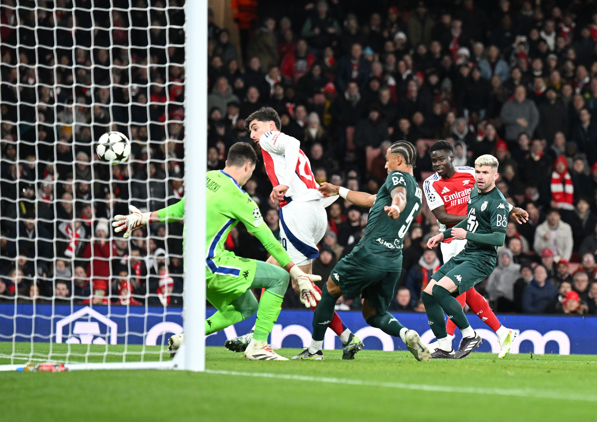 比勒费尔德主场大胜，豪取联赛连胜！