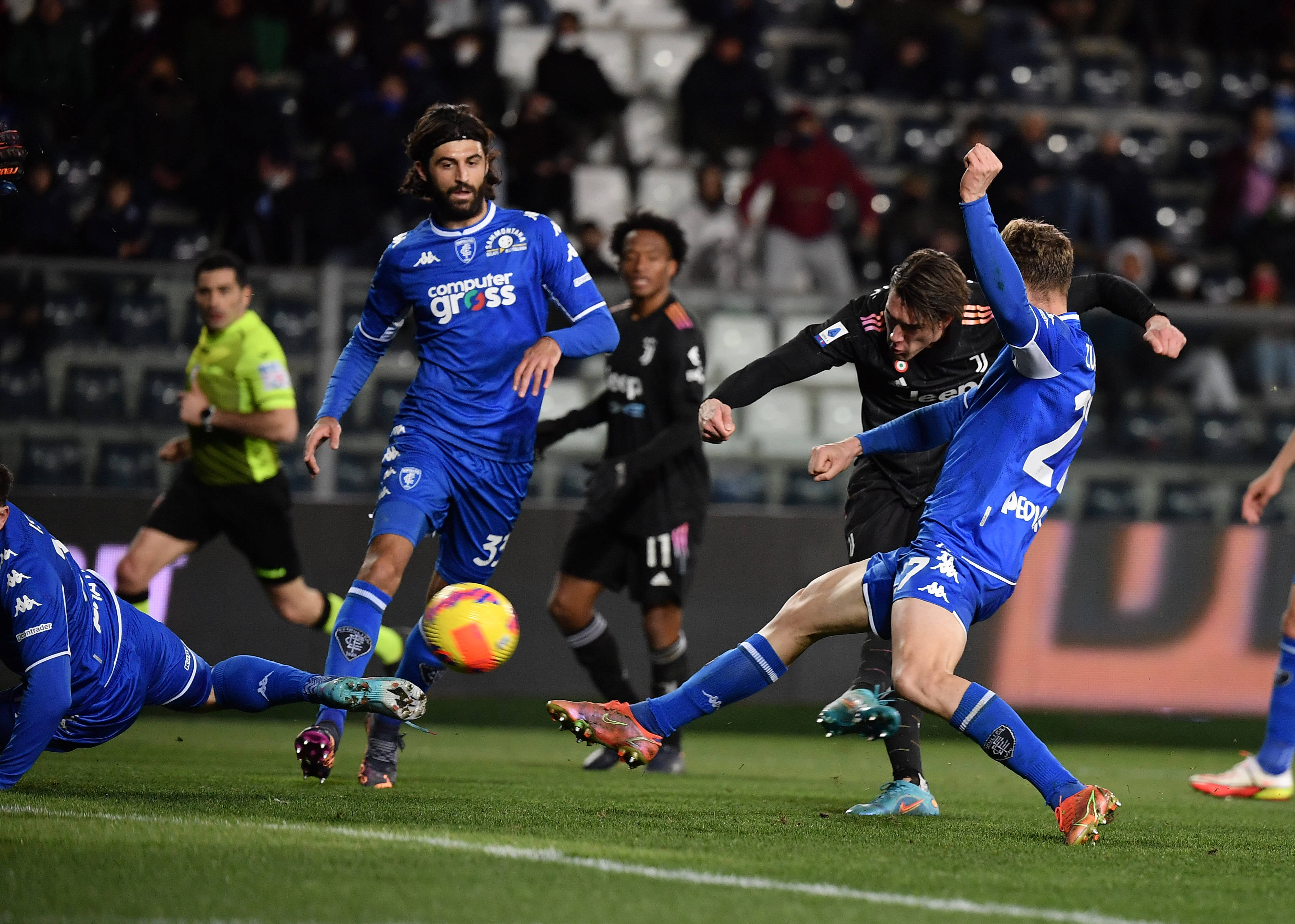 莱斯特城击败曼联,重返争冠行列 莱斯特城击败曼联,重返争冠行列