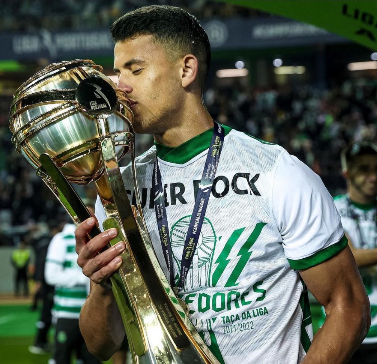 马拉加球员努内斯被调整至替补席 马拉加球员努内斯被调整至替补席