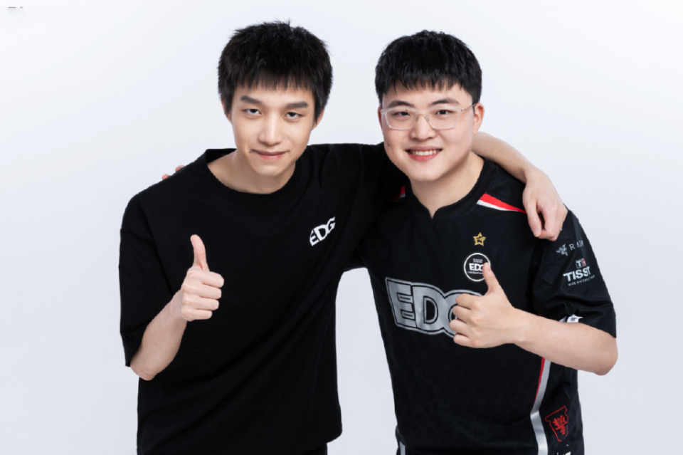 PG中国登录入口-EDG血洗DRX，Ruler关键团战开团秒人强强对话小组赛，点燃全场激情