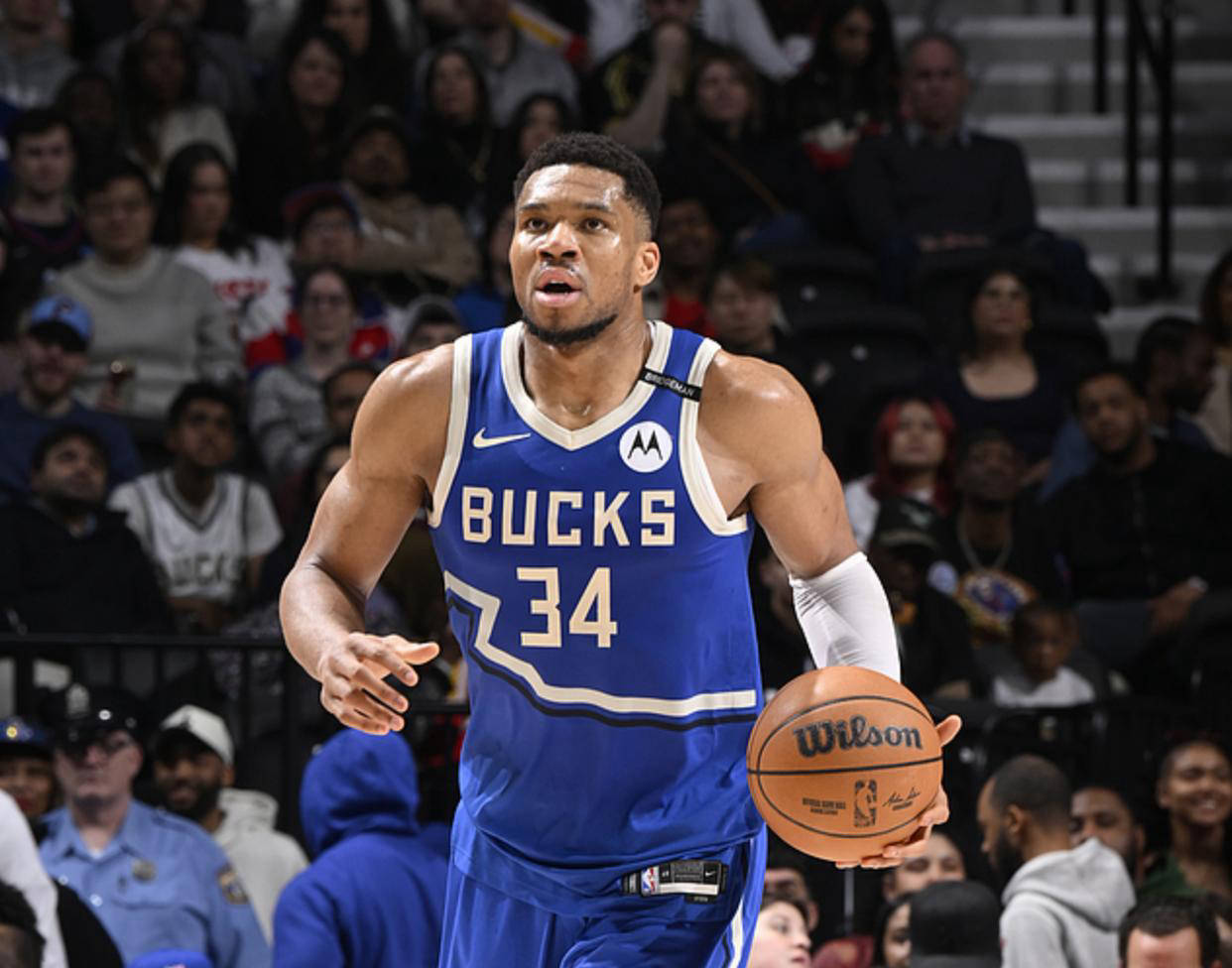 雄鹿队壮烈反扑,逆转76人队获得胜利 雄鹿队壮烈反扑,逆转76人队获得胜利