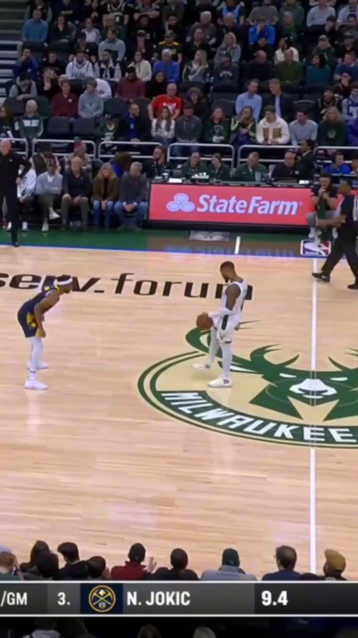 雄鹿队逆袭成功,字母哥称霸球场 雄鹿队逆袭成功,字母哥称霸球场