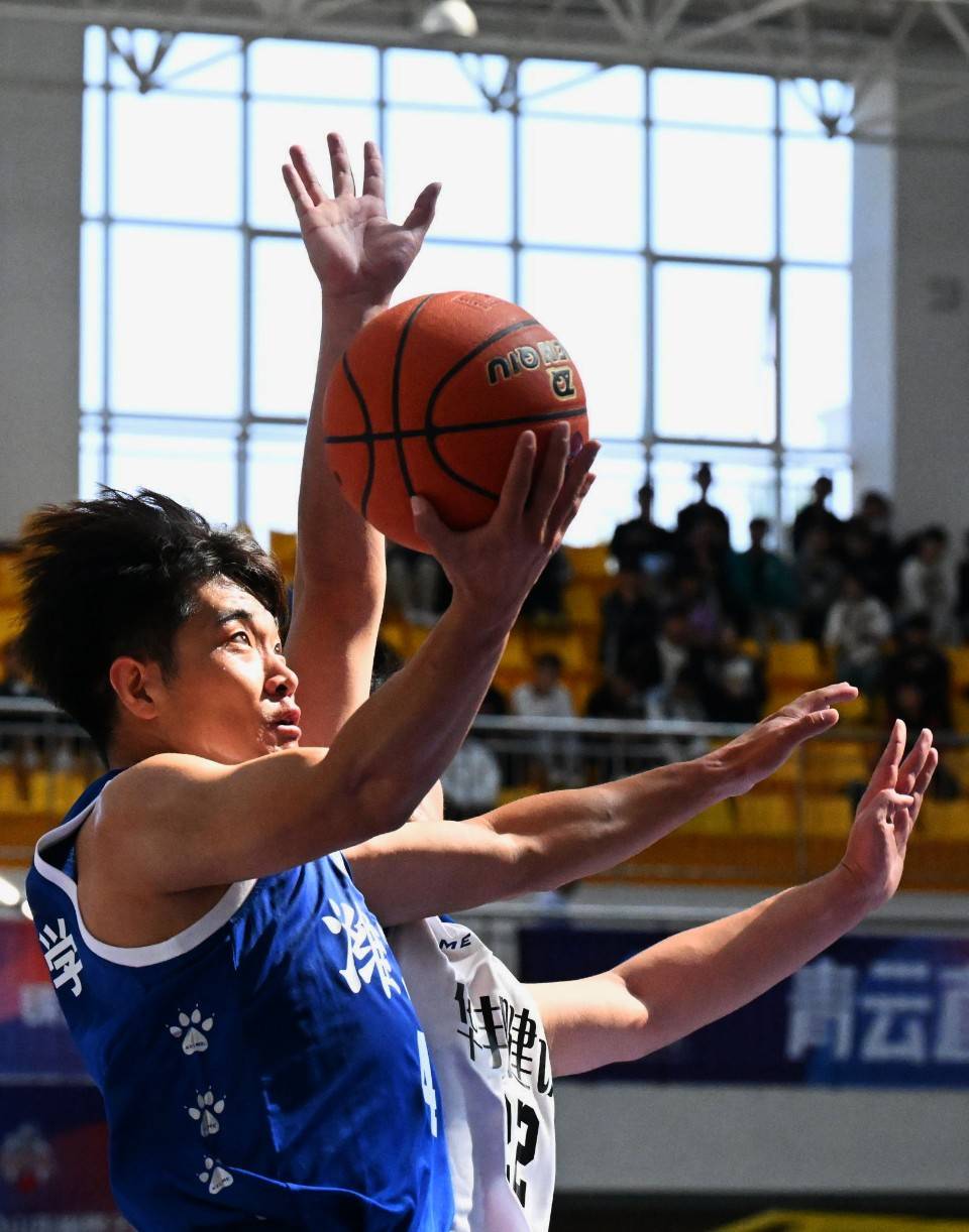 篮球场上青云直上,矢志不渝攀登巅峰 篮球场上青云直上,矢志不渝攀登巅峰