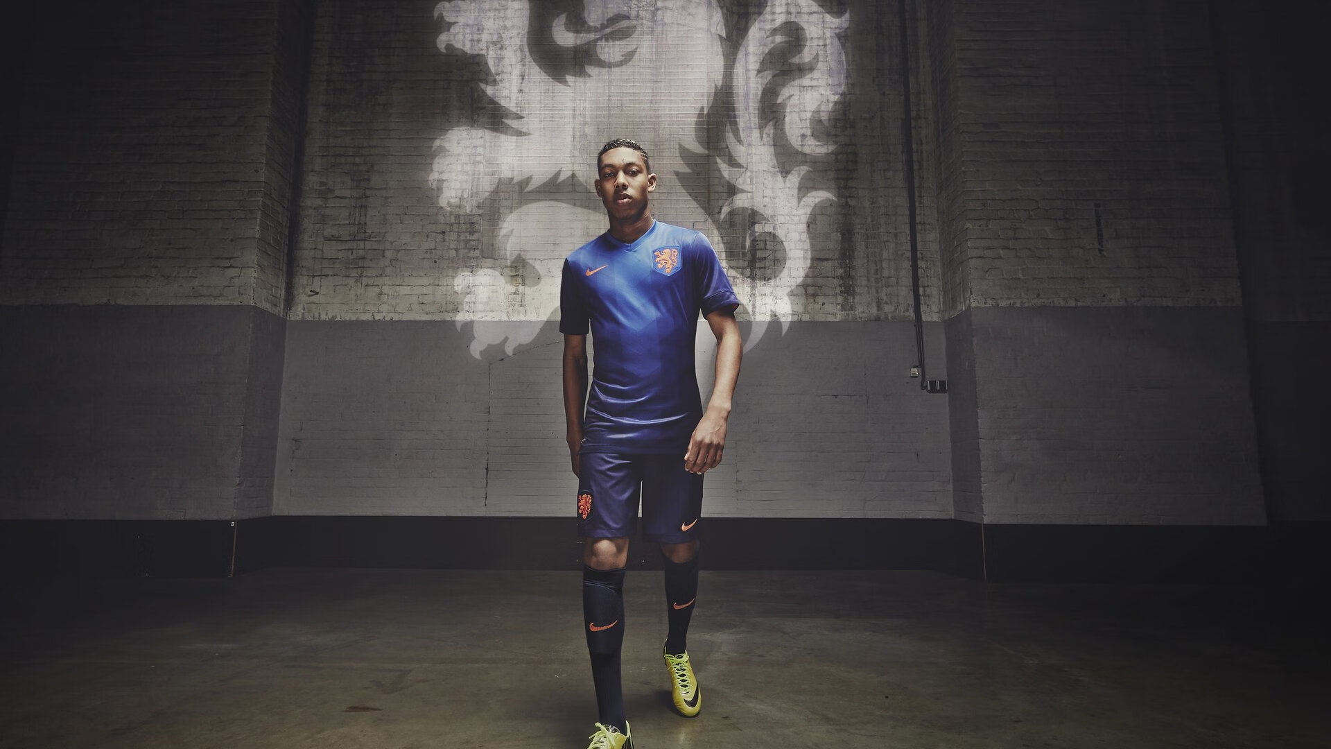 从巴黎红土到伦敦硬地，德约科维奇的双重救赎