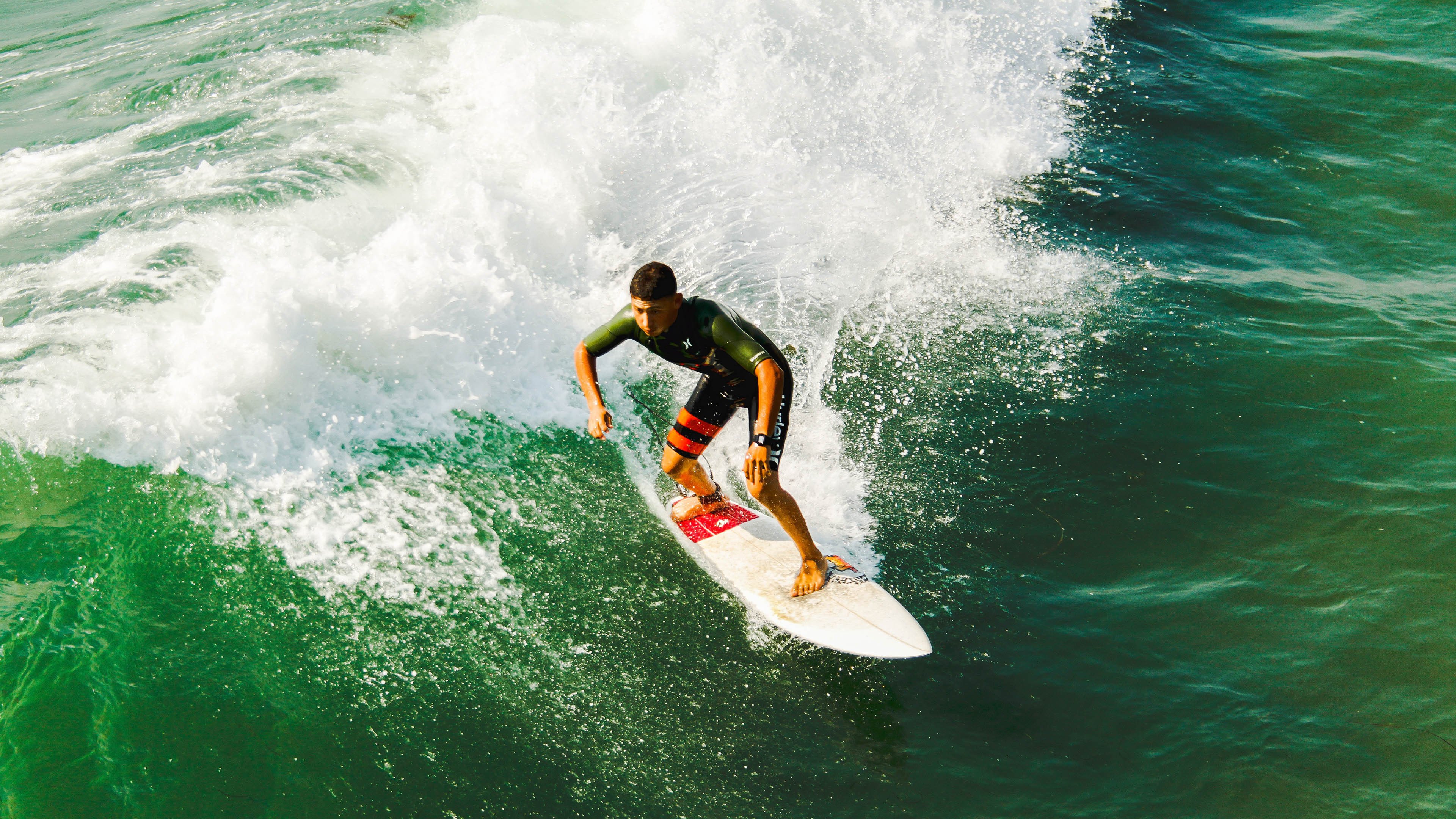 逆转之夜，当石宇奇与泰国队共舞，灼烧亚洲羽坛的傲慢与偏见
